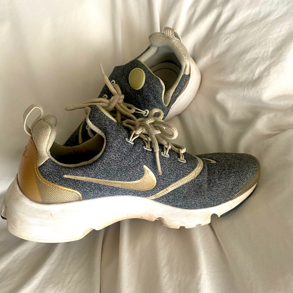 Grey nike training shoes